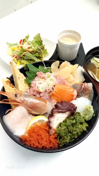 ランチ海鮮丼